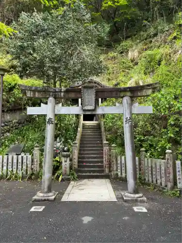 薬王院福徳弁財天洞(東京都)