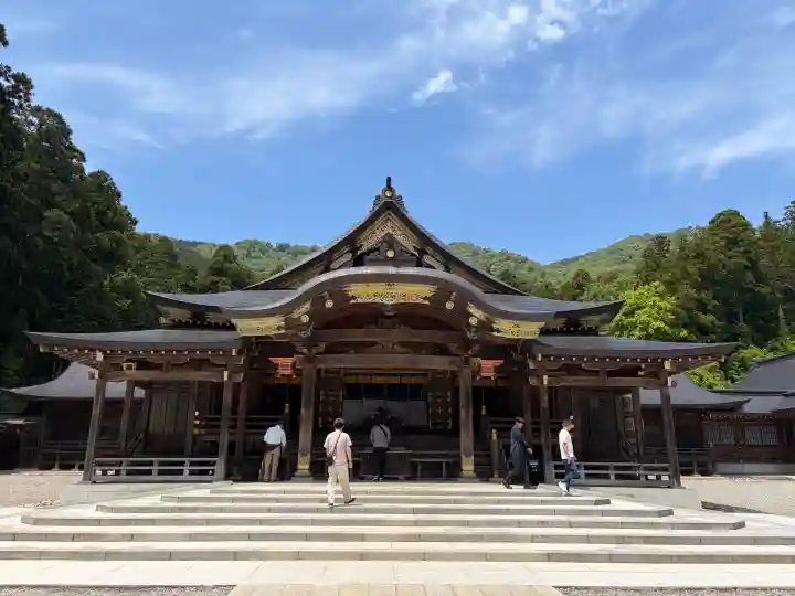 彌彦神社の{uncategorized: "未分類", other: "その他", undefined: "問題あり", building: "その他建物", grave: "お墓", sacred_gate: "鳥居", guardian: "狛犬", statue: "像", buddha: "仏像", history: "歴史", nature: "自然", garden: "庭園", animal: "動物", pagoda: "塔", temizu: "手水舎", mountain_gate: "山門・神門", sanctuary: "本殿・本堂", subordinate: "末社・摂社", art: "芸術", scenery: "景色", jizo: "地蔵", ema: "絵馬", goshuin: "御朱印", omikuji: "おみくじ", items: "授与品その他", amulet: "お守り", goshuincho: "御朱印帳", eats: "食事", festival: "お祭り", votive_dance: "神楽", shichigosan: "七五三参", wedding: "結婚式", experience: "体験その他", initially: "初詣", around: "周辺", anti_infection: "感染症対策"}
