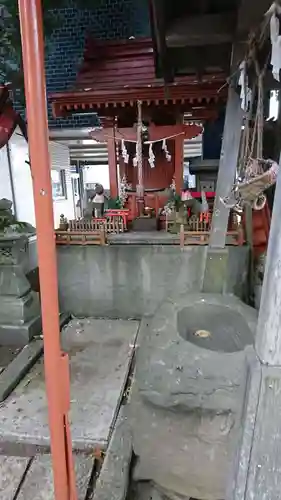 共栄稲荷神社の末社・摂社