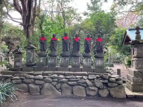 潮音寺の{uncategorized: "未分類", other: "その他", undefined: "問題あり", building: "その他建物", grave: "お墓", sacred_gate: "鳥居", guardian: "狛犬", statue: "像", buddha: "仏像", history: "歴史", nature: "自然", garden: "庭園", animal: "動物", pagoda: "塔", temizu: "手水舎", mountain_gate: "山門・神門", sanctuary: "本殿・本堂", subordinate: "末社・摂社", art: "芸術", scenery: "景色", jizo: "地蔵", ema: "絵馬", goshuin: "御朱印", omikuji: "おみくじ", items: "授与品その他", amulet: "お守り", goshuincho: "御朱印帳", eats: "食事", festival: "お祭り", votive_dance: "神楽", shichigosan: "七五三参", wedding: "結婚式", experience: "体験その他", initially: "初詣", around: "周辺", anti_infection: "感染症対策"}