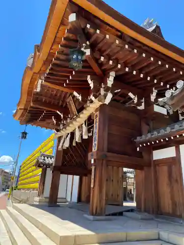 射楯兵主神社の山門