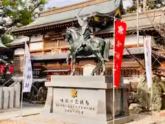 味鋺神社の像