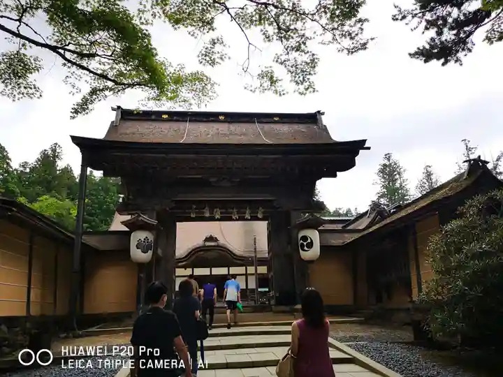 高野山金剛峯寺の山門・神門