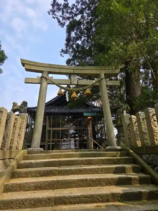 清水八幡神社の{uncategorized: "未分類", other: "その他", undefined: "問題あり", building: "その他建物", grave: "お墓", sacred_gate: "鳥居", guardian: "狛犬", statue: "像", buddha: "仏像", history: "歴史", nature: "自然", garden: "庭園", animal: "動物", pagoda: "塔", temizu: "手水舎", mountain_gate: "山門・神門", sanctuary: "本殿・本堂", subordinate: "末社・摂社", art: "芸術", scenery: "景色", jizo: "地蔵", ema: "絵馬", goshuin: "御朱印", omikuji: "おみくじ", items: "授与品その他", amulet: "お守り", goshuincho: "御朱印帳", eats: "食事", festival: "お祭り", votive_dance: "神楽", shichigosan: "七五三参", wedding: "結婚式", experience: "体験その他", initially: "初詣", around: "周辺", anti_infection: "感染症対策"}