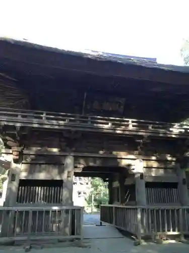 西明寺の山門