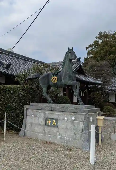 百済王神社の像