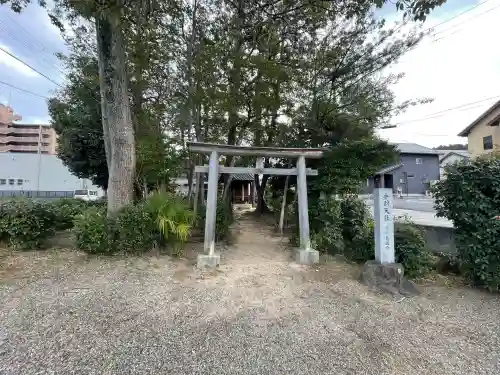 弁財天社の{uncategorized: "未分類", other: "その他", undefined: "問題あり", building: "その他建物", grave: "お墓", sacred_gate: "鳥居", guardian: "狛犬", statue: "像", buddha: "仏像", history: "歴史", nature: "自然", garden: "庭園", animal: "動物", pagoda: "塔", temizu: "手水舎", mountain_gate: "山門・神門", sanctuary: "本殿・本堂", subordinate: "末社・摂社", art: "芸術", scenery: "景色", jizo: "地蔵", ema: "絵馬", goshuin: "御朱印", omikuji: "おみくじ", items: "授与品その他", amulet: "お守り", goshuincho: "御朱印帳", eats: "食事", festival: "お祭り", votive_dance: "神楽", shichigosan: "七五三参", wedding: "結婚式", experience: "体験その他", initially: "初詣", around: "周辺", anti_infection: "感染症対策"}