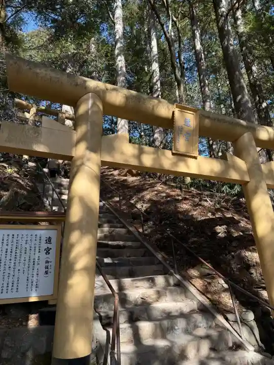 三峯神社の{uncategorized: "未分類", other: "その他", undefined: "問題あり", building: "その他建物", grave: "お墓", sacred_gate: "鳥居", guardian: "狛犬", statue: "像", buddha: "仏像", history: "歴史", nature: "自然", garden: "庭園", animal: "動物", pagoda: "塔", temizu: "手水舎", mountain_gate: "山門・神門", sanctuary: "本殿・本堂", subordinate: "末社・摂社", art: "芸術", scenery: "景色", jizo: "地蔵", ema: "絵馬", goshuin: "御朱印", omikuji: "おみくじ", items: "授与品その他", amulet: "お守り", goshuincho: "御朱印帳", eats: "食事", festival: "お祭り", votive_dance: "神楽", shichigosan: "七五三参", wedding: "結婚式", experience: "体験その他", initially: "初詣", around: "周辺", anti_infection: "感染症対策"}