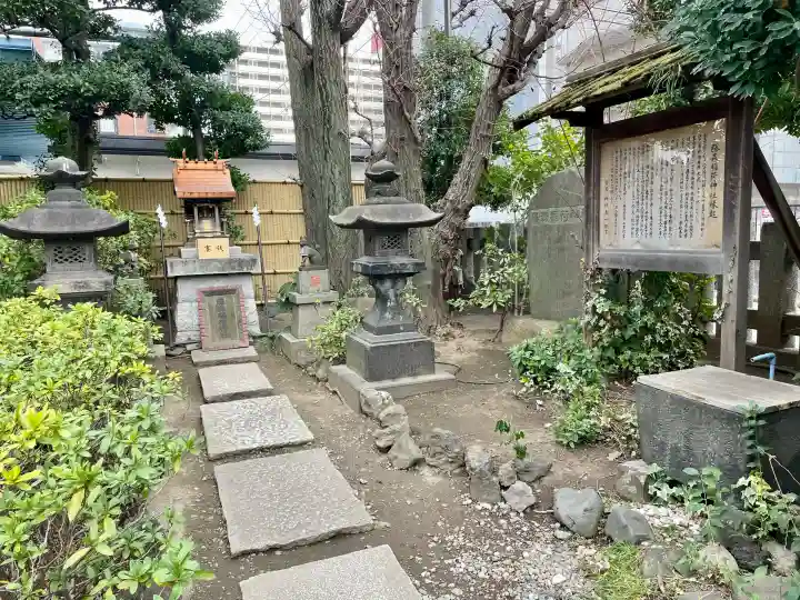 猿江神社の{uncategorized: "未分類", other: "その他", undefined: "問題あり", building: "その他建物", grave: "お墓", sacred_gate: "鳥居", guardian: "狛犬", statue: "像", buddha: "仏像", history: "歴史", nature: "自然", garden: "庭園", animal: "動物", pagoda: "塔", temizu: "手水舎", mountain_gate: "山門・神門", sanctuary: "本殿・本堂", subordinate: "末社・摂社", art: "芸術", scenery: "景色", jizo: "地蔵", ema: "絵馬", goshuin: "御朱印", omikuji: "おみくじ", items: "授与品その他", amulet: "お守り", goshuincho: "御朱印帳", eats: "食事", festival: "お祭り", votive_dance: "神楽", shichigosan: "七五三参", wedding: "結婚式", experience: "体験その他", initially: "初詣", around: "周辺", anti_infection: "感染症対策"}