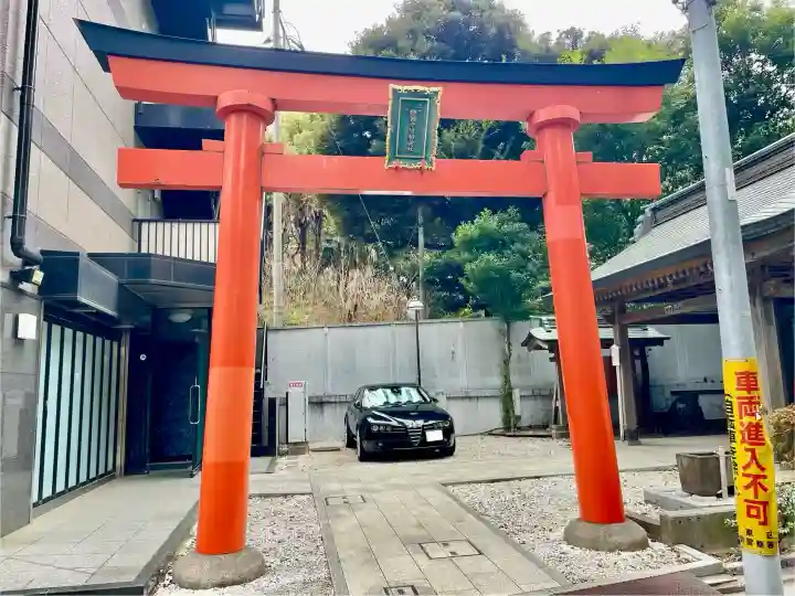 境稲荷神社の{uncategorized: "未分類", other: "その他", undefined: "問題あり", building: "その他建物", grave: "お墓", sacred_gate: "鳥居", guardian: "狛犬", statue: "像", buddha: "仏像", history: "歴史", nature: "自然", garden: "庭園", animal: "動物", pagoda: "塔", temizu: "手水舎", mountain_gate: "山門・神門", sanctuary: "本殿・本堂", subordinate: "末社・摂社", art: "芸術", scenery: "景色", jizo: "地蔵", ema: "絵馬", goshuin: "御朱印", omikuji: "おみくじ", items: "授与品その他", amulet: "お守り", goshuincho: "御朱印帳", eats: "食事", festival: "お祭り", votive_dance: "神楽", shichigosan: "七五三参", wedding: "結婚式", experience: "体験その他", initially: "初詣", around: "周辺", anti_infection: "感染症対策"}