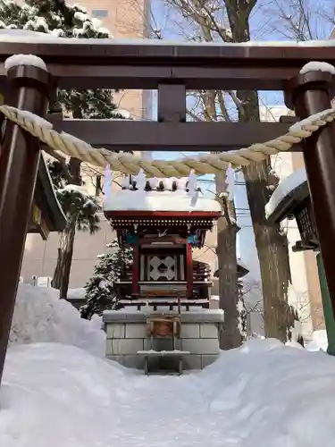 出世稲荷社（三吉神社内）の鳥居