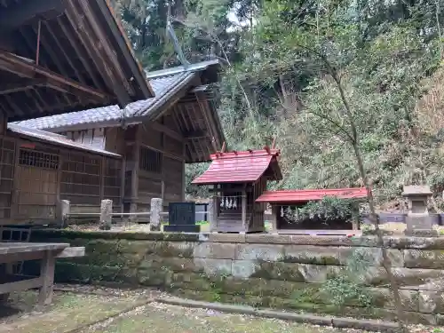 舞岡八幡宮の{uncategorized: "未分類", other: "その他", undefined: "問題あり", building: "その他建物", grave: "お墓", sacred_gate: "鳥居", guardian: "狛犬", statue: "像", buddha: "仏像", history: "歴史", nature: "自然", garden: "庭園", animal: "動物", pagoda: "塔", temizu: "手水舎", mountain_gate: "山門・神門", sanctuary: "本殿・本堂", subordinate: "末社・摂社", art: "芸術", scenery: "景色", jizo: "地蔵", ema: "絵馬", goshuin: "御朱印", omikuji: "おみくじ", items: "授与品その他", amulet: "お守り", goshuincho: "御朱印帳", eats: "食事", festival: "お祭り", votive_dance: "神楽", shichigosan: "七五三参", wedding: "結婚式", experience: "体験その他", initially: "初詣", around: "周辺", anti_infection: "感染症対策"}