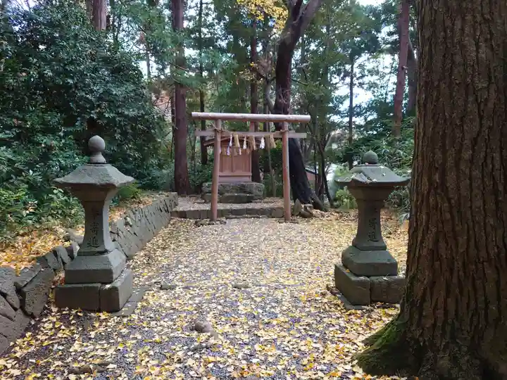 彌彦神社の末社・摂社