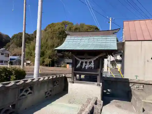 神社(名称不明)の本殿