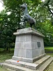 帯廣神社の像