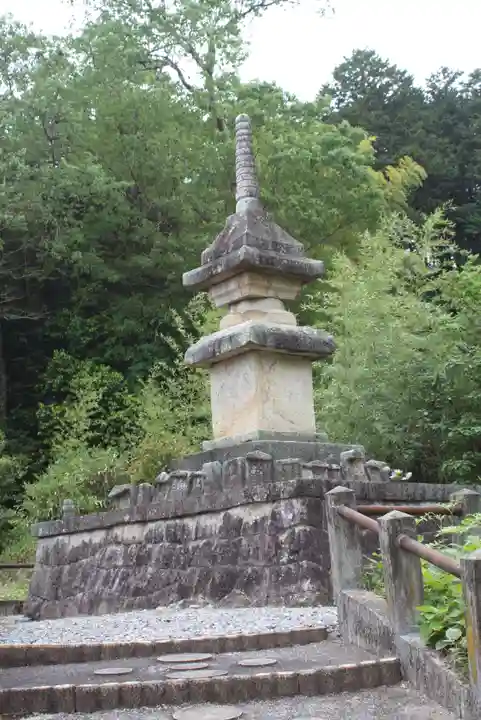 廃少菩提寺石多宝塔・石仏(滋賀県)