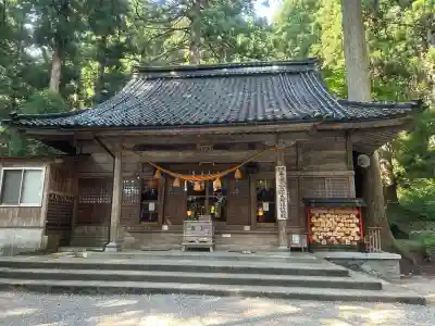 雄山神社中宮祈願殿の{uncategorized: "未分類", other: "その他", undefined: "問題あり", building: "その他建物", grave: "お墓", sacred_gate: "鳥居", guardian: "狛犬", statue: "像", buddha: "仏像", history: "歴史", nature: "自然", garden: "庭園", animal: "動物", pagoda: "塔", temizu: "手水舎", mountain_gate: "山門・神門", sanctuary: "本殿・本堂", subordinate: "末社・摂社", art: "芸術", scenery: "景色", jizo: "地蔵", ema: "絵馬", goshuin: "御朱印", omikuji: "おみくじ", items: "授与品その他", amulet: "お守り", goshuincho: "御朱印帳", eats: "食事", festival: "お祭り", votive_dance: "神楽", shichigosan: "七五三参", wedding: "結婚式", experience: "体験その他", initially: "初詣", around: "周辺", anti_infection: "感染症対策"}
