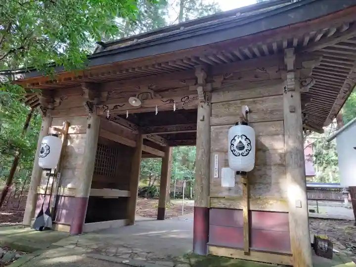 若狭彦神社(上社)の{uncategorized: "未分類", other: "その他", undefined: "問題あり", building: "その他建物", grave: "お墓", sacred_gate: "鳥居", guardian: "狛犬", statue: "像", buddha: "仏像", history: "歴史", nature: "自然", garden: "庭園", animal: "動物", pagoda: "塔", temizu: "手水舎", mountain_gate: "山門・神門", sanctuary: "本殿・本堂", subordinate: "末社・摂社", art: "芸術", scenery: "景色", jizo: "地蔵", ema: "絵馬", goshuin: "御朱印", omikuji: "おみくじ", items: "授与品その他", amulet: "お守り", goshuincho: "御朱印帳", eats: "食事", festival: "お祭り", votive_dance: "神楽", shichigosan: "七五三参", wedding: "結婚式", experience: "体験その他", initially: "初詣", around: "周辺", anti_infection: "感染症対策"}