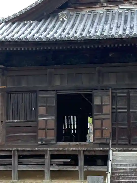 斑鳩寺の本殿・本堂