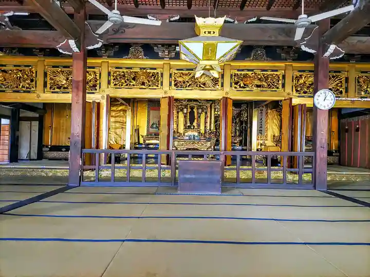 恩任寺の本殿・本堂