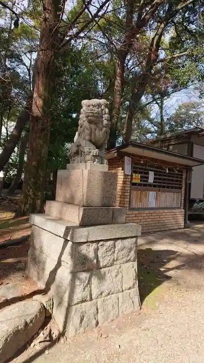 漆部神社の狛犬