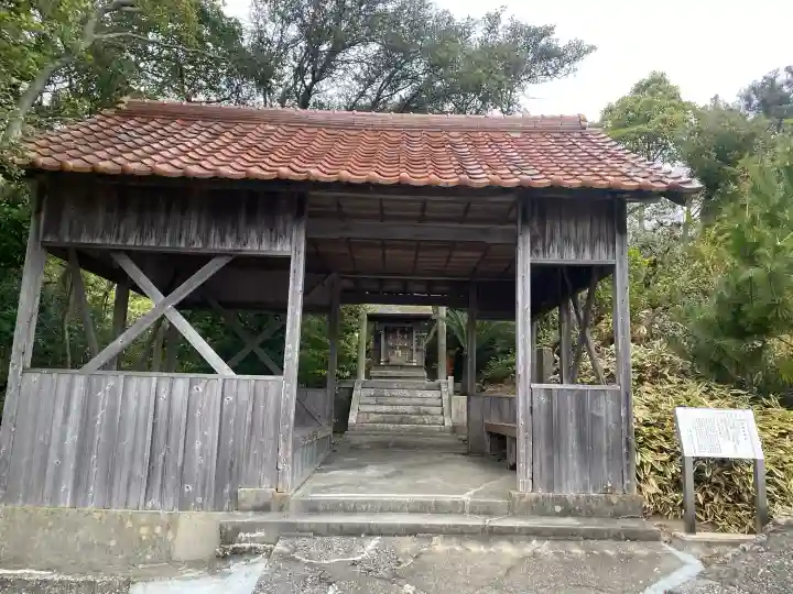 福良八幡神社の{uncategorized: "未分類", other: "その他", undefined: "問題あり", building: "その他建物", grave: "お墓", sacred_gate: "鳥居", guardian: "狛犬", statue: "像", buddha: "仏像", history: "歴史", nature: "自然", garden: "庭園", animal: "動物", pagoda: "塔", temizu: "手水舎", mountain_gate: "山門・神門", sanctuary: "本殿・本堂", subordinate: "末社・摂社", art: "芸術", scenery: "景色", jizo: "地蔵", ema: "絵馬", goshuin: "御朱印", omikuji: "おみくじ", items: "授与品その他", amulet: "お守り", goshuincho: "御朱印帳", eats: "食事", festival: "お祭り", votive_dance: "神楽", shichigosan: "七五三参", wedding: "結婚式", experience: "体験その他", initially: "初詣", around: "周辺", anti_infection: "感染症対策"}