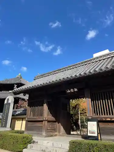 東長寺の山門