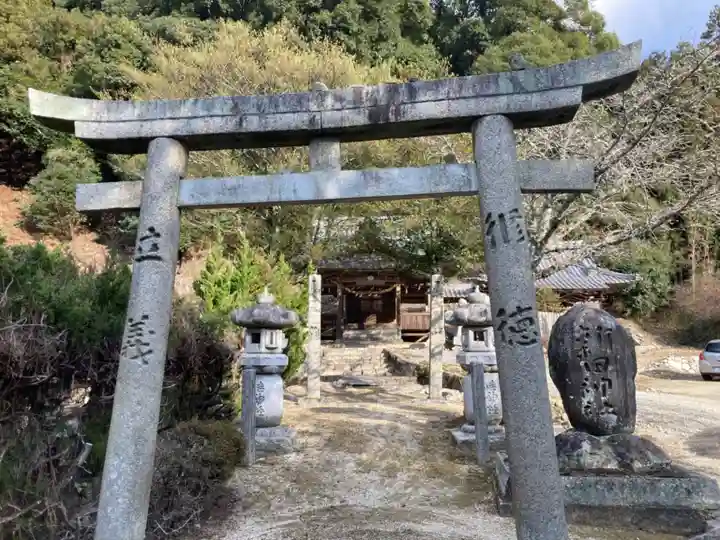新田神社の鳥居