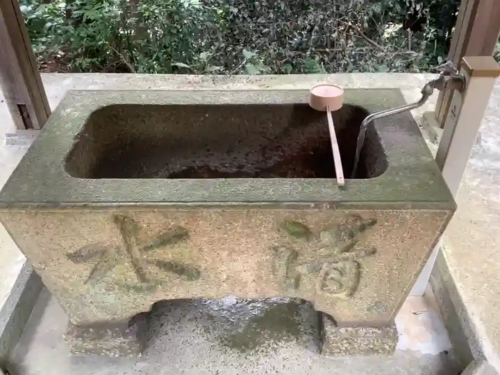 三明神社の手水舎