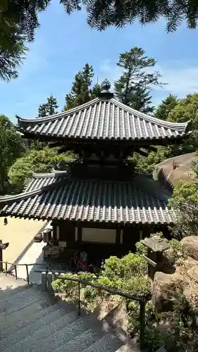 霊火堂の{uncategorized: "未分類", other: "その他", undefined: "問題あり", building: "その他建物", grave: "お墓", sacred_gate: "鳥居", guardian: "狛犬", statue: "像", buddha: "仏像", history: "歴史", nature: "自然", garden: "庭園", animal: "動物", pagoda: "塔", temizu: "手水舎", mountain_gate: "山門・神門", sanctuary: "本殿・本堂", subordinate: "末社・摂社", art: "芸術", scenery: "景色", jizo: "地蔵", ema: "絵馬", goshuin: "御朱印", omikuji: "おみくじ", items: "授与品その他", amulet: "お守り", goshuincho: "御朱印帳", eats: "食事", festival: "お祭り", votive_dance: "神楽", shichigosan: "七五三参", wedding: "結婚式", experience: "体験その他", initially: "初詣", around: "周辺", anti_infection: "感染症対策"}