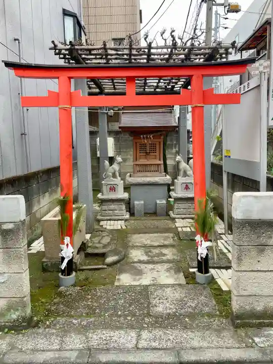 稲荷神社の{uncategorized: "未分類", other: "その他", undefined: "問題あり", building: "その他建物", grave: "お墓", sacred_gate: "鳥居", guardian: "狛犬", statue: "像", buddha: "仏像", history: "歴史", nature: "自然", garden: "庭園", animal: "動物", pagoda: "塔", temizu: "手水舎", mountain_gate: "山門・神門", sanctuary: "本殿・本堂", subordinate: "末社・摂社", art: "芸術", scenery: "景色", jizo: "地蔵", ema: "絵馬", goshuin: "御朱印", omikuji: "おみくじ", items: "授与品その他", amulet: "お守り", goshuincho: "御朱印帳", eats: "食事", festival: "お祭り", votive_dance: "神楽", shichigosan: "七五三参", wedding: "結婚式", experience: "体験その他", initially: "初詣", around: "周辺", anti_infection: "感染症対策"}