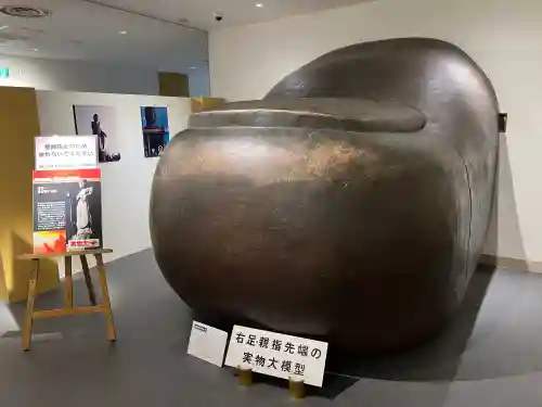 東本願寺本廟 牛久浄苑（牛久大仏）の{uncategorized: "未分類", other: "その他", undefined: "問題あり", building: "その他建物", grave: "お墓", sacred_gate: "鳥居", guardian: "狛犬", statue: "像", buddha: "仏像", history: "歴史", nature: "自然", garden: "庭園", animal: "動物", pagoda: "塔", temizu: "手水舎", mountain_gate: "山門・神門", sanctuary: "本殿・本堂", subordinate: "末社・摂社", art: "芸術", scenery: "景色", jizo: "地蔵", ema: "絵馬", goshuin: "御朱印", omikuji: "おみくじ", items: "授与品その他", amulet: "お守り", goshuincho: "御朱印帳", eats: "食事", festival: "お祭り", votive_dance: "神楽", shichigosan: "七五三参", wedding: "結婚式", experience: "体験その他", initially: "初詣", around: "周辺", anti_infection: "感染症対策"}