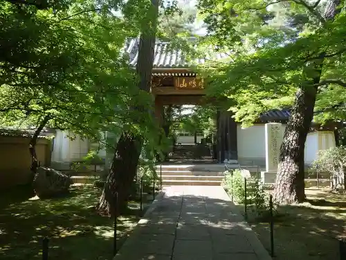 道場寺の山門