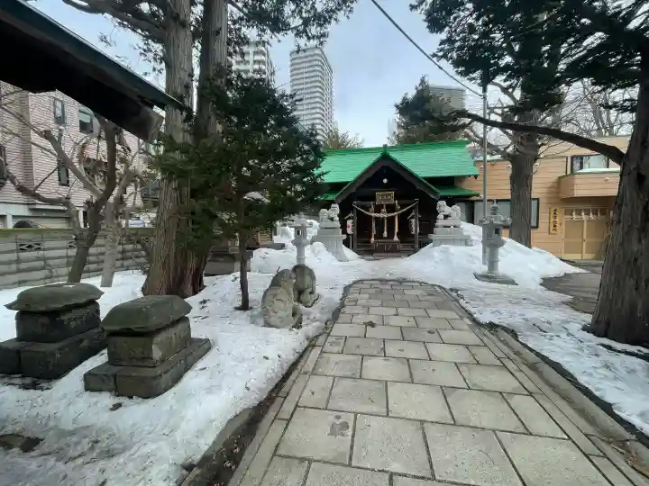 水天宮の{uncategorized: "未分類", other: "その他", undefined: "問題あり", building: "その他建物", grave: "お墓", sacred_gate: "鳥居", guardian: "狛犬", statue: "像", buddha: "仏像", history: "歴史", nature: "自然", garden: "庭園", animal: "動物", pagoda: "塔", temizu: "手水舎", mountain_gate: "山門・神門", sanctuary: "本殿・本堂", subordinate: "末社・摂社", art: "芸術", scenery: "景色", jizo: "地蔵", ema: "絵馬", goshuin: "御朱印", omikuji: "おみくじ", items: "授与品その他", amulet: "お守り", goshuincho: "御朱印帳", eats: "食事", festival: "お祭り", votive_dance: "神楽", shichigosan: "七五三参", wedding: "結婚式", experience: "体験その他", initially: "初詣", around: "周辺", anti_infection: "感染症対策"}