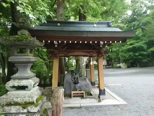 山中諏訪神社の手水舎