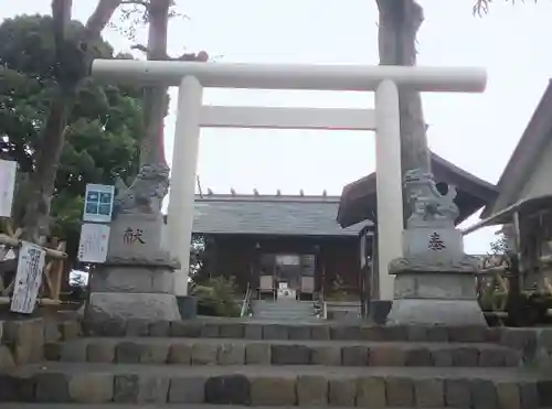 日々神社の鳥居