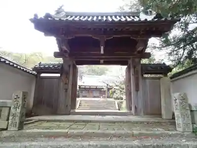 霊芝寺の山門・神門