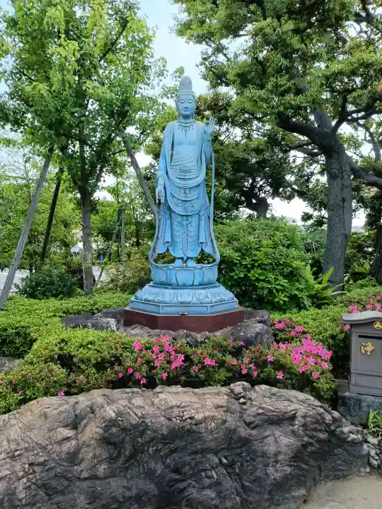 川崎大師(平間寺)の{uncategorized: "未分類", other: "その他", undefined: "問題あり", building: "その他建物", grave: "お墓", sacred_gate: "鳥居", guardian: "狛犬", statue: "像", buddha: "仏像", history: "歴史", nature: "自然", garden: "庭園", animal: "動物", pagoda: "塔", temizu: "手水舎", mountain_gate: "山門・神門", sanctuary: "本殿・本堂", subordinate: "末社・摂社", art: "芸術", scenery: "景色", jizo: "地蔵", ema: "絵馬", goshuin: "御朱印", omikuji: "おみくじ", items: "授与品その他", amulet: "お守り", goshuincho: "御朱印帳", eats: "食事", festival: "お祭り", votive_dance: "神楽", shichigosan: "七五三参", wedding: "結婚式", experience: "体験その他", initially: "初詣", around: "周辺", anti_infection: "感染症対策"}