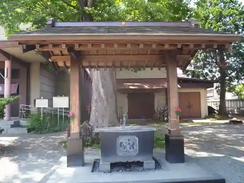 日野八坂神社の手水舎