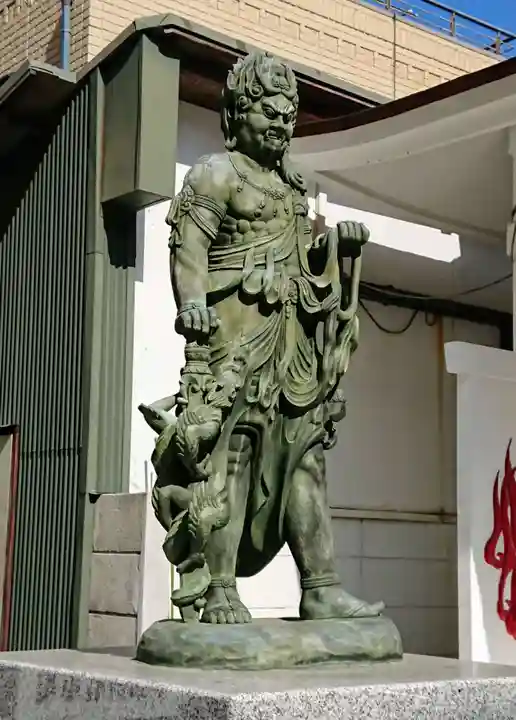 大光不動堂の像