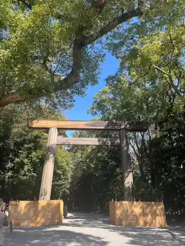 熱田神宮の{uncategorized: "未分類", other: "その他", undefined: "問題あり", building: "その他建物", grave: "お墓", sacred_gate: "鳥居", guardian: "狛犬", statue: "像", buddha: "仏像", history: "歴史", nature: "自然", garden: "庭園", animal: "動物", pagoda: "塔", temizu: "手水舎", mountain_gate: "山門・神門", sanctuary: "本殿・本堂", subordinate: "末社・摂社", art: "芸術", scenery: "景色", jizo: "地蔵", ema: "絵馬", goshuin: "御朱印", omikuji: "おみくじ", items: "授与品その他", amulet: "お守り", goshuincho: "御朱印帳", eats: "食事", festival: "お祭り", votive_dance: "神楽", shichigosan: "七五三参", wedding: "結婚式", experience: "体験その他", initially: "初詣", around: "周辺", anti_infection: "感染症対策"}