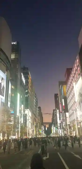 三囲神社銀座摂社の周辺