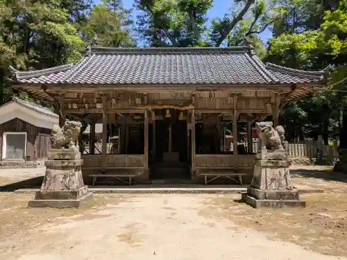 立岩神社の{uncategorized: "未分類", other: "その他", undefined: "問題あり", building: "その他建物", grave: "お墓", sacred_gate: "鳥居", guardian: "狛犬", statue: "像", buddha: "仏像", history: "歴史", nature: "自然", garden: "庭園", animal: "動物", pagoda: "塔", temizu: "手水舎", mountain_gate: "山門・神門", sanctuary: "本殿・本堂", subordinate: "末社・摂社", art: "芸術", scenery: "景色", jizo: "地蔵", ema: "絵馬", goshuin: "御朱印", omikuji: "おみくじ", items: "授与品その他", amulet: "お守り", goshuincho: "御朱印帳", eats: "食事", festival: "お祭り", votive_dance: "神楽", shichigosan: "七五三参", wedding: "結婚式", experience: "体験その他", initially: "初詣", around: "周辺", anti_infection: "感染症対策"}