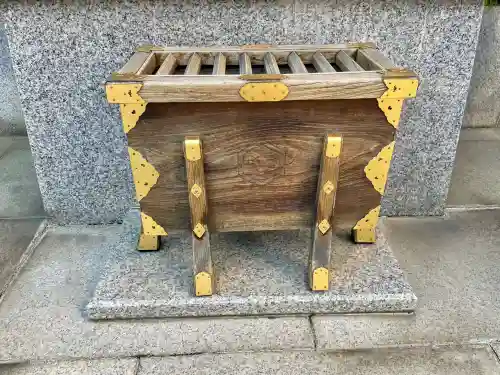 三囲神社（三圍神社）日本橋摂社の{uncategorized: "未分類", other: "その他", undefined: "問題あり", building: "その他建物", grave: "お墓", sacred_gate: "鳥居", guardian: "狛犬", statue: "像", buddha: "仏像", history: "歴史", nature: "自然", garden: "庭園", animal: "動物", pagoda: "塔", temizu: "手水舎", mountain_gate: "山門・神門", sanctuary: "本殿・本堂", subordinate: "末社・摂社", art: "芸術", scenery: "景色", jizo: "地蔵", ema: "絵馬", goshuin: "御朱印", omikuji: "おみくじ", items: "授与品その他", amulet: "お守り", goshuincho: "御朱印帳", eats: "食事", festival: "お祭り", votive_dance: "神楽", shichigosan: "七五三参", wedding: "結婚式", experience: "体験その他", initially: "初詣", around: "周辺", anti_infection: "感染症対策"}