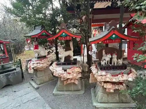 冠稲荷神社の{uncategorized: "未分類", other: "その他", undefined: "問題あり", building: "その他建物", grave: "お墓", sacred_gate: "鳥居", guardian: "狛犬", statue: "像", buddha: "仏像", history: "歴史", nature: "自然", garden: "庭園", animal: "動物", pagoda: "塔", temizu: "手水舎", mountain_gate: "山門・神門", sanctuary: "本殿・本堂", subordinate: "末社・摂社", art: "芸術", scenery: "景色", jizo: "地蔵", ema: "絵馬", goshuin: "御朱印", omikuji: "おみくじ", items: "授与品その他", amulet: "お守り", goshuincho: "御朱印帳", eats: "食事", festival: "お祭り", votive_dance: "神楽", shichigosan: "七五三参", wedding: "結婚式", experience: "体験その他", initially: "初詣", around: "周辺", anti_infection: "感染症対策"}