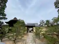 総見院の山門・神門