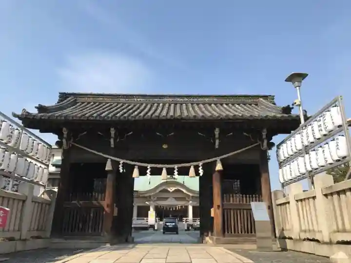 岡山神社の山門・神門