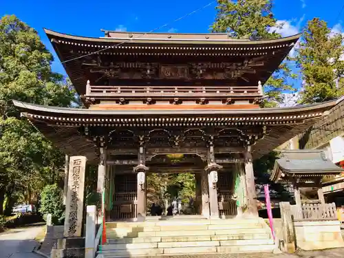 華厳寺の山門