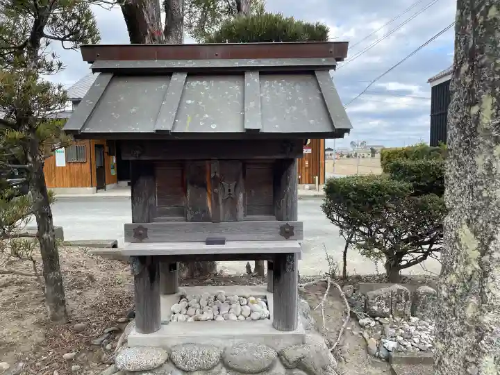 奈々美神社の{uncategorized: "未分類", other: "その他", undefined: "問題あり", building: "その他建物", grave: "お墓", sacred_gate: "鳥居", guardian: "狛犬", statue: "像", buddha: "仏像", history: "歴史", nature: "自然", garden: "庭園", animal: "動物", pagoda: "塔", temizu: "手水舎", mountain_gate: "山門・神門", sanctuary: "本殿・本堂", subordinate: "末社・摂社", art: "芸術", scenery: "景色", jizo: "地蔵", ema: "絵馬", goshuin: "御朱印", omikuji: "おみくじ", items: "授与品その他", amulet: "お守り", goshuincho: "御朱印帳", eats: "食事", festival: "お祭り", votive_dance: "神楽", shichigosan: "七五三参", wedding: "結婚式", experience: "体験その他", initially: "初詣", around: "周辺", anti_infection: "感染症対策"}