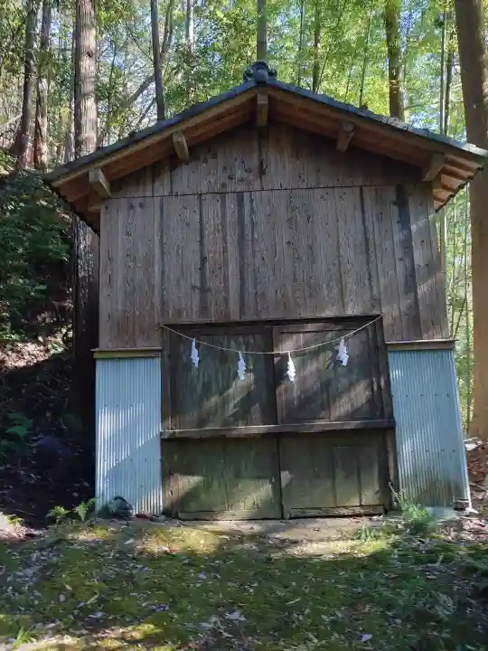 天津神社の{uncategorized: "未分類", other: "その他", undefined: "問題あり", building: "その他建物", grave: "お墓", sacred_gate: "鳥居", guardian: "狛犬", statue: "像", buddha: "仏像", history: "歴史", nature: "自然", garden: "庭園", animal: "動物", pagoda: "塔", temizu: "手水舎", mountain_gate: "山門・神門", sanctuary: "本殿・本堂", subordinate: "末社・摂社", art: "芸術", scenery: "景色", jizo: "地蔵", ema: "絵馬", goshuin: "御朱印", omikuji: "おみくじ", items: "授与品その他", amulet: "お守り", goshuincho: "御朱印帳", eats: "食事", festival: "お祭り", votive_dance: "神楽", shichigosan: "七五三参", wedding: "結婚式", experience: "体験その他", initially: "初詣", around: "周辺", anti_infection: "感染症対策"}
